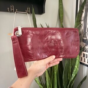 Hobo Vida Leather Wristlet Clutch in Cranberry